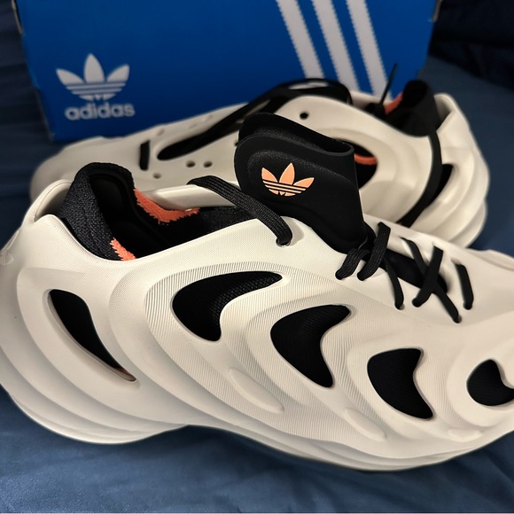 Adidas adifoamq cream and black color - Picture 1 of 3
